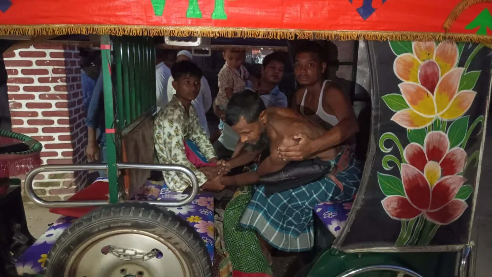 আমঝোল সীমান্তে ভারতীয় বাঘের আক্রমণে আহত ৩