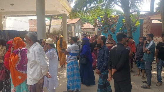 কালকিনিতে ৪ বছরের শিশু সন্তানের সামনে মাকে কুপিয়ে হত্যা!