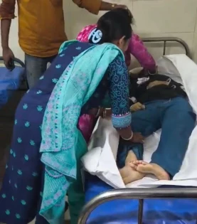 ফরিদপুরে ইটভাটার লরিকে ওভারটেক করতে গিয়ে প্রাণ গেল কলেজ ছাত্রীর